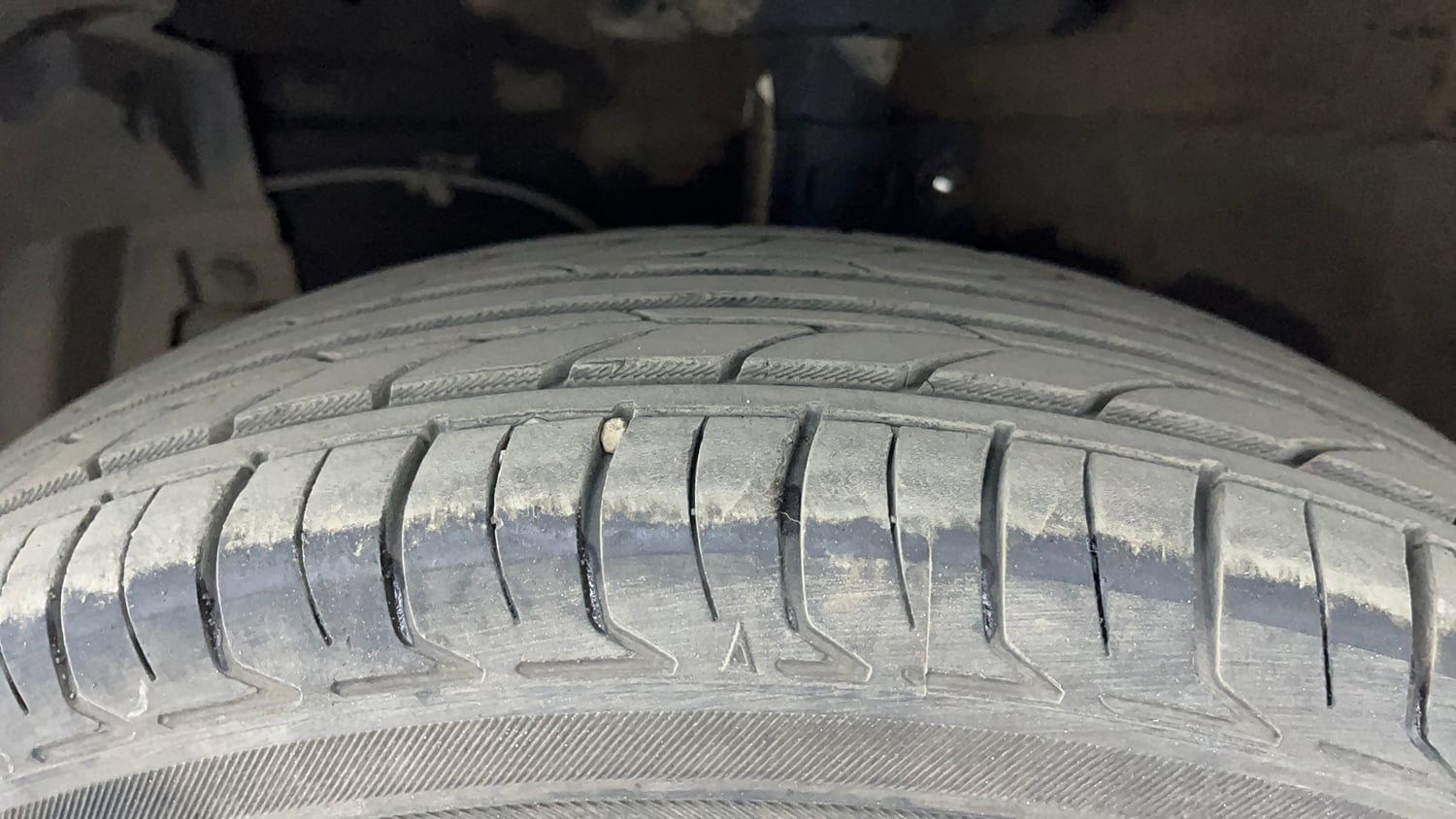Used 2015 Maruti Suzuki Swift VDi Diesel Manual tyres LEFT FRONT TYRE TREAD VIEW