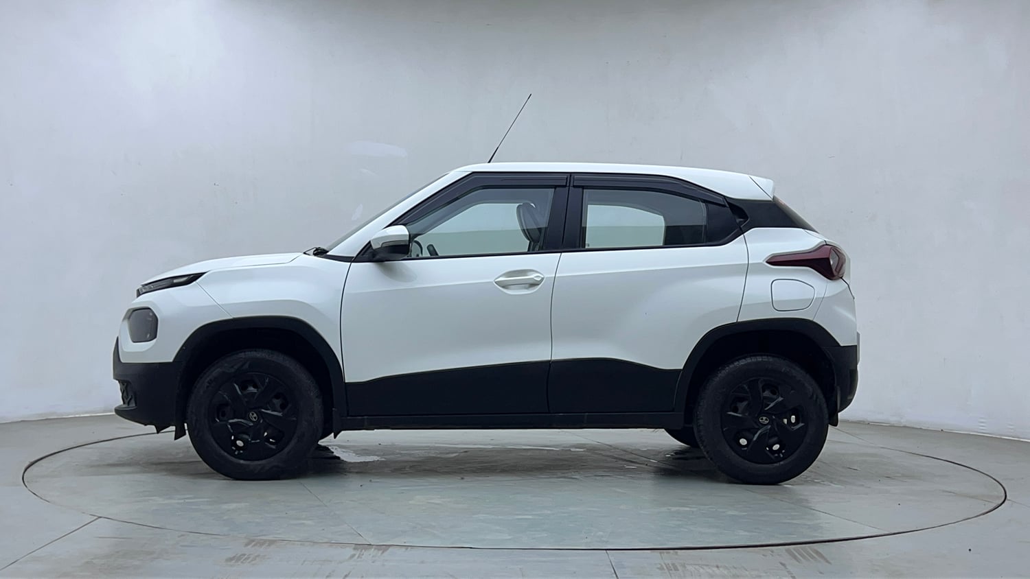 Used 2022 Tata Punch Adventure MT Petrol Manual exterior LEFT SIDE VIEW