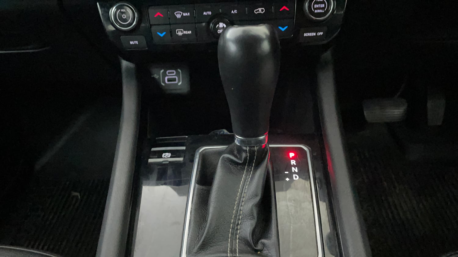 Used 2022 Jeep Compass 5th Anniversary Edition 1.4 Petrol DCT Petrol Automatic interior GEAR  KNOB VIEW