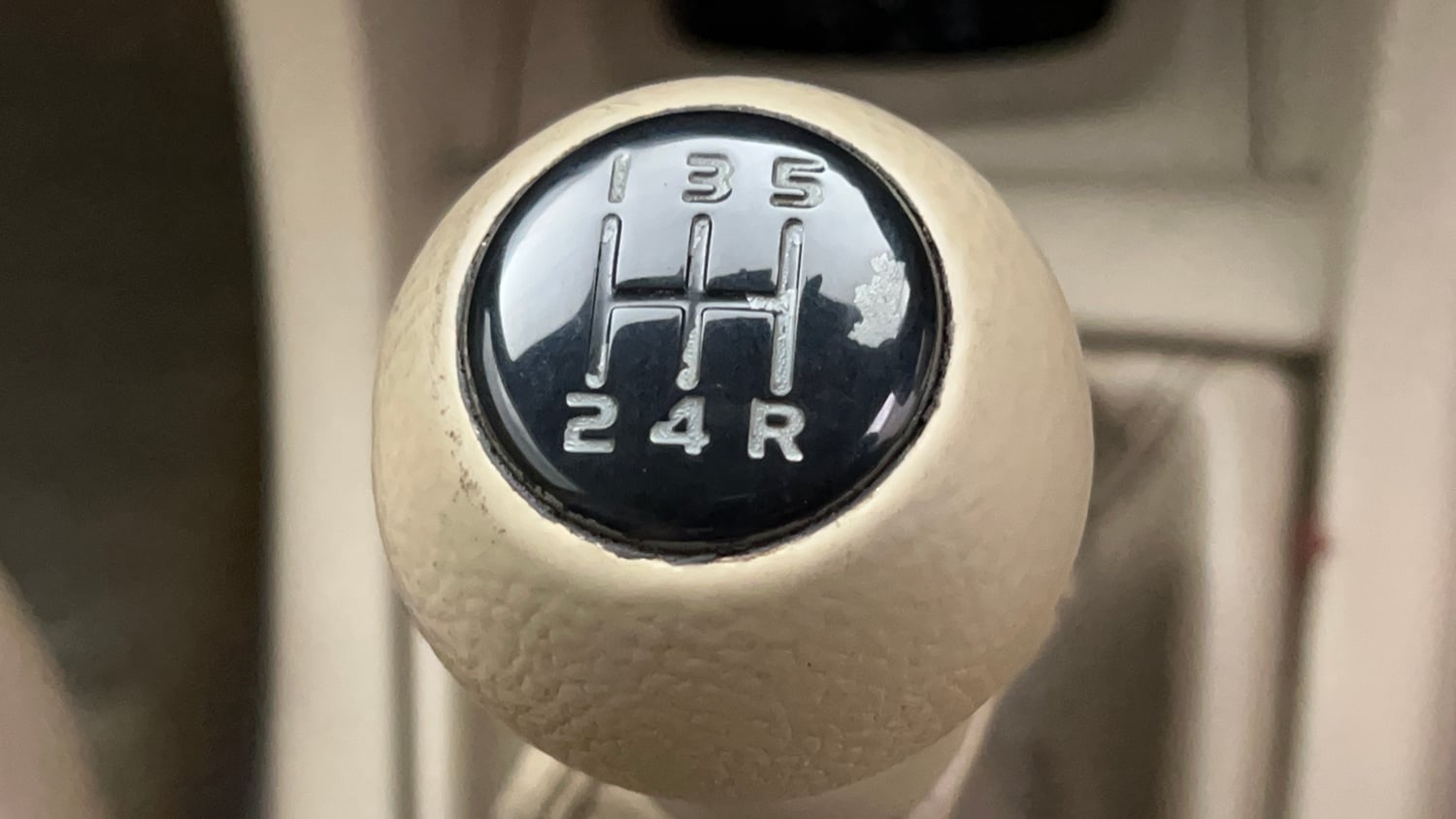 Used 2013 Maruti Suzuki Swift Dzire VXI Petrol Manual interior GEAR  KNOB VIEW