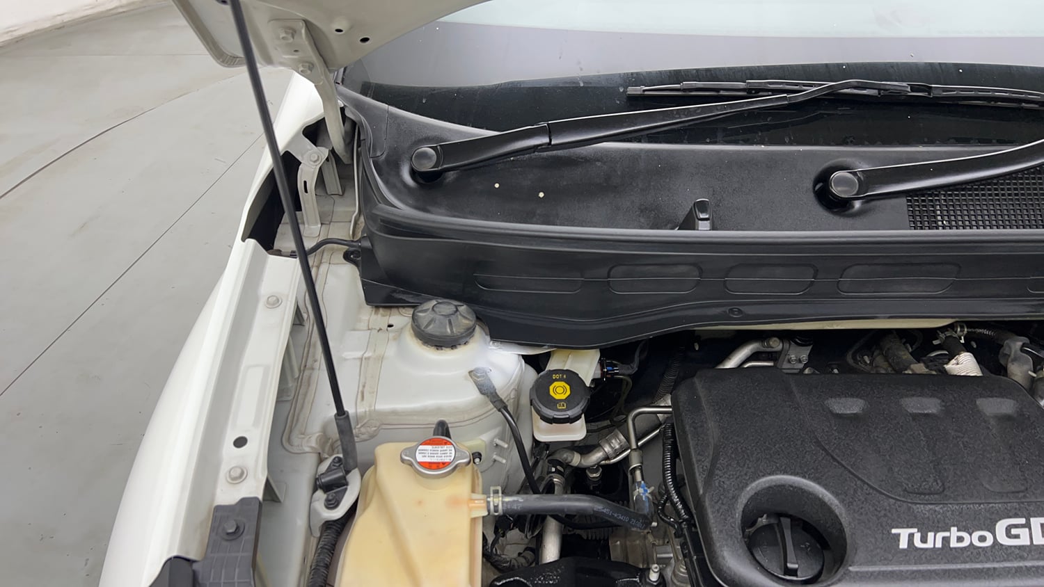 Used 2021 Hyundai Venue SX Plus 1.0 Turbo DCT Petrol Automatic engine ENGINE RIGHT SIDE HINGE & APRON VIEW