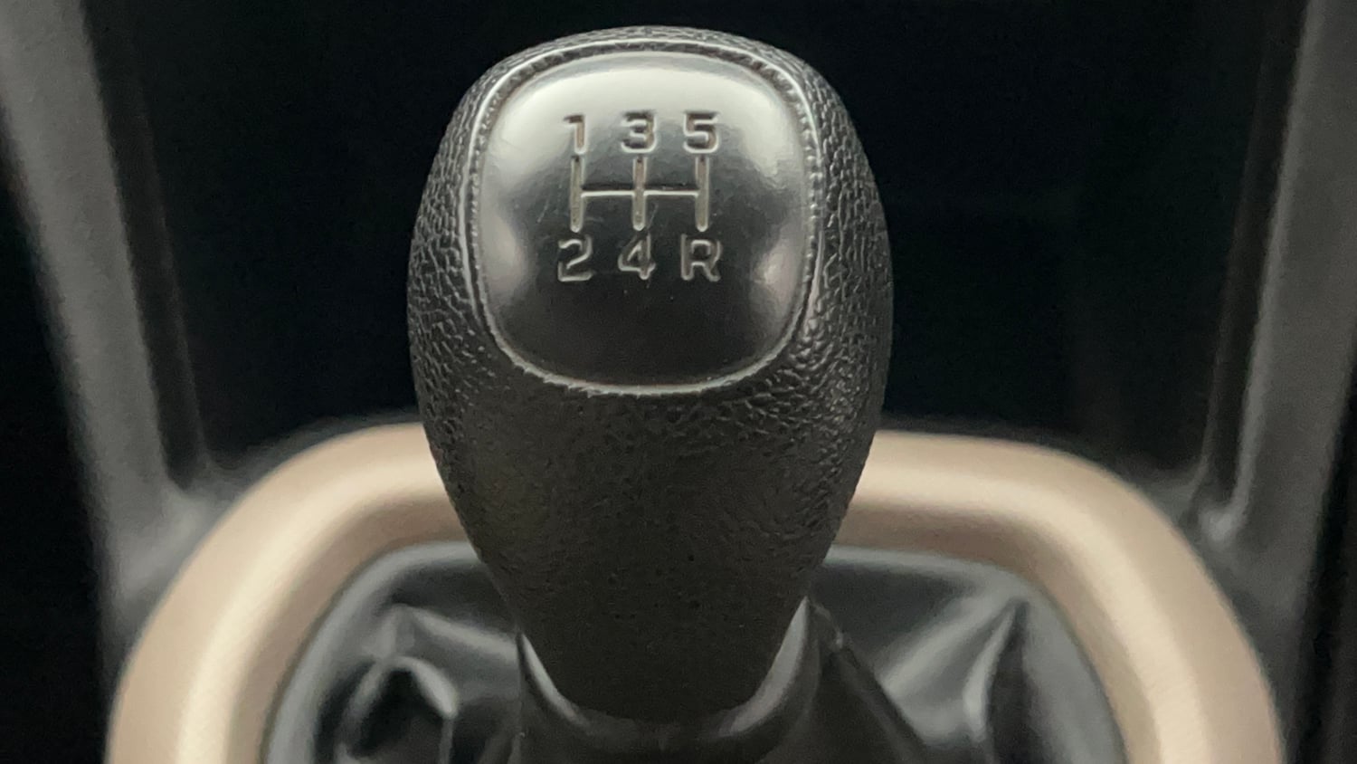Used 2015 Hyundai Xcent Base 1.2 Petrol Manual interior GEAR  KNOB VIEW