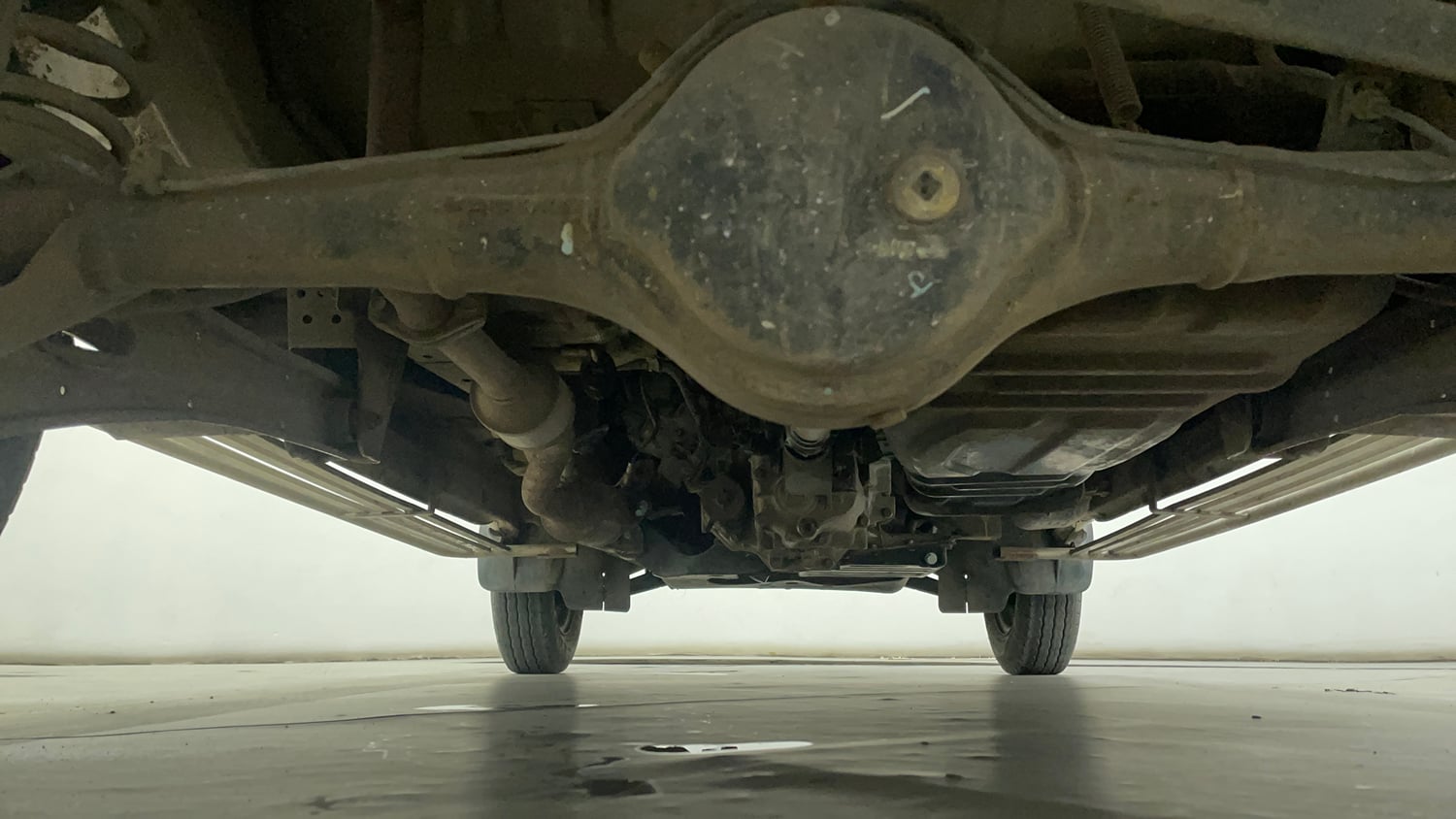 Used 2013 Maruti Suzuki Eeco 5 STR WITH A/C+HTR Petrol Manual extra REAR UNDERBODY VIEW (TAKEN FROM REAR)