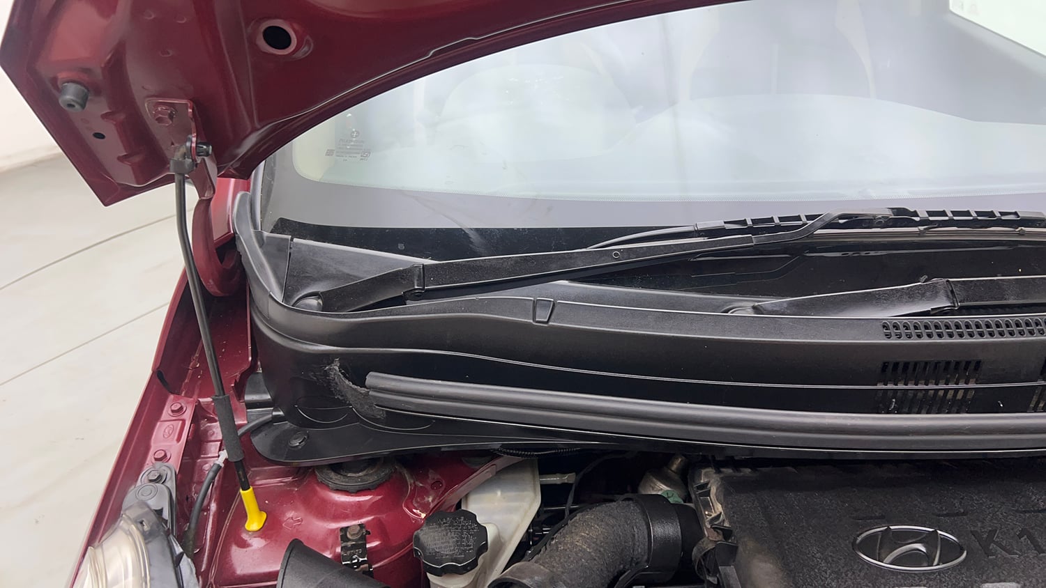 Used 2013 Hyundai Grand i10 Sportz 1.2 Kappa VTVT Petrol Manual engine ENGINE RIGHT SIDE HINGE & APRON VIEW