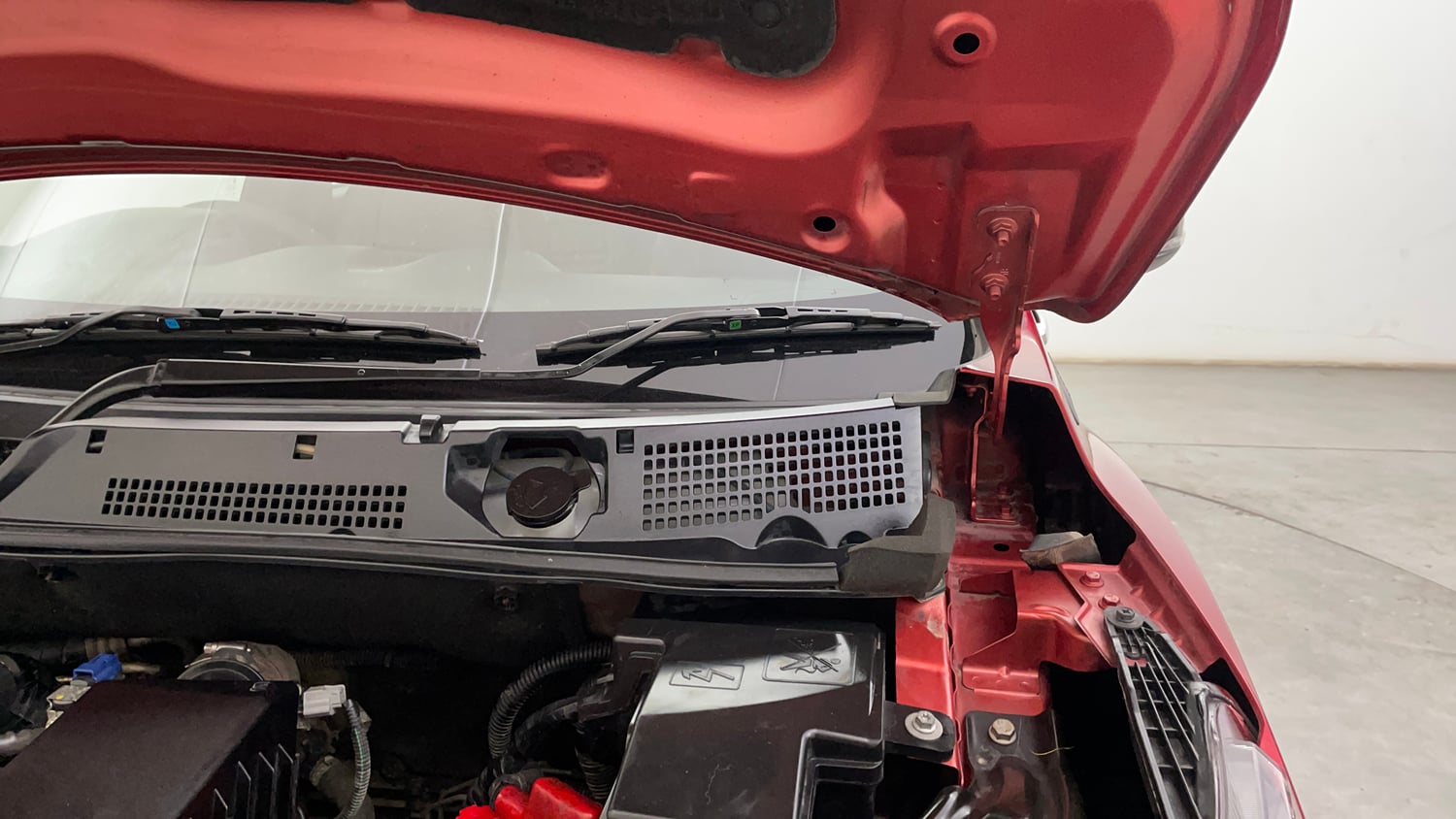 Used 2022 Nissan Magnite XV Turbo Petrol Manual engine ENGINE LEFT SIDE HINGE & APRON VIEW