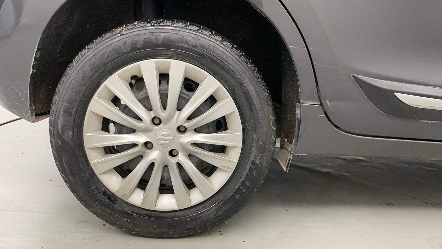 Used 2016 Maruti Suzuki Baleno Delta 1.2 Petrol Manual tyres RIGHT REAR TYRE RIM VIEW