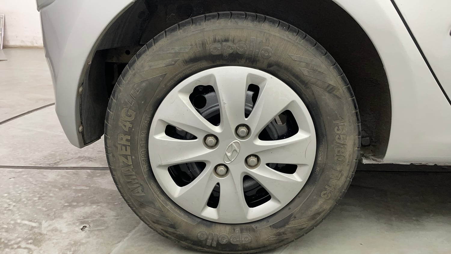 Used 2012 Hyundai i10 Magna 1.2 Kappa2 Petrol Manual tyres RIGHT REAR TYRE RIM VIEW