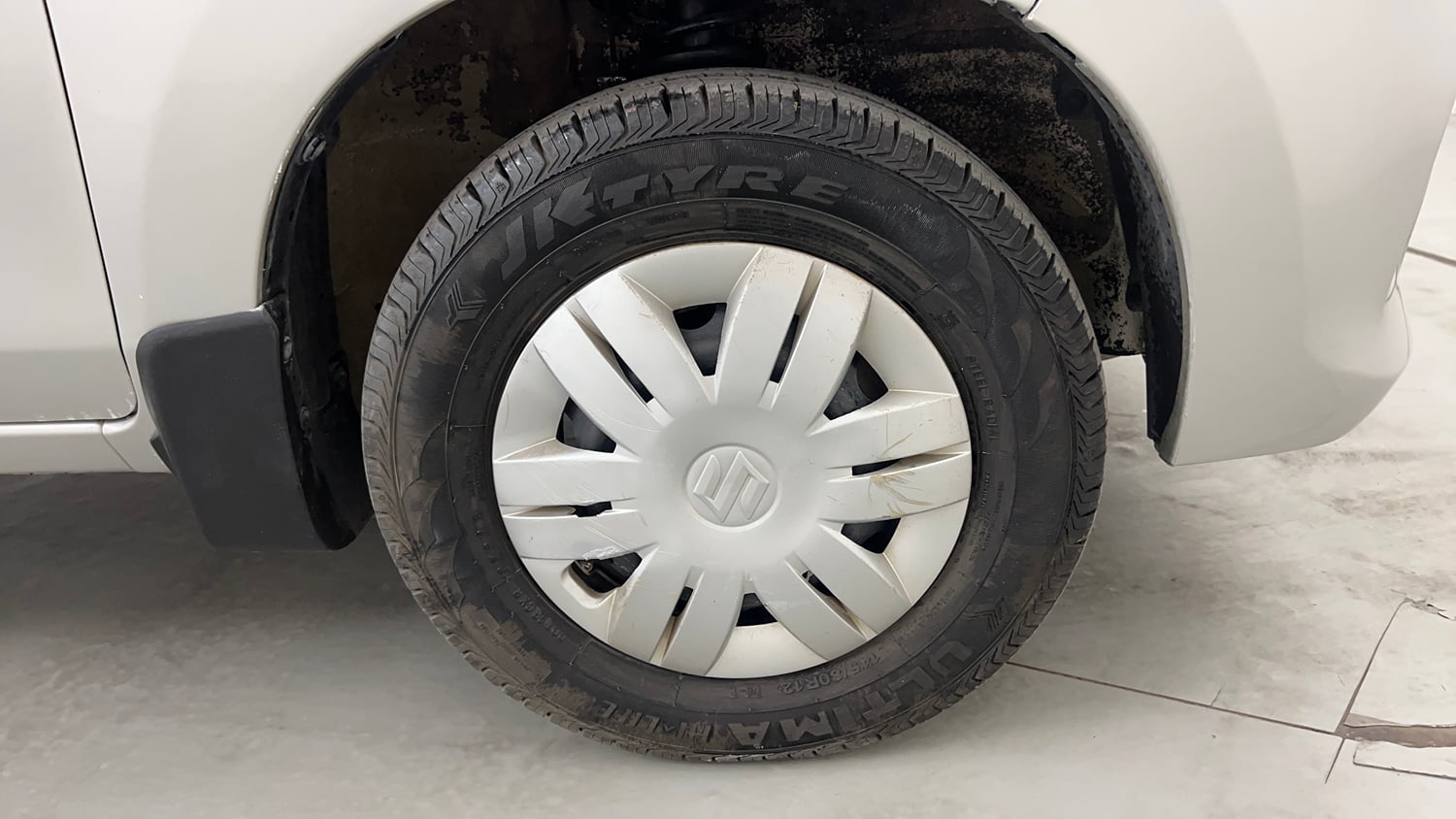 Used 2016 Maruti Suzuki Alto 800 Lxi Petrol Manual tyres RIGHT FRONT TYRE RIM VIEW