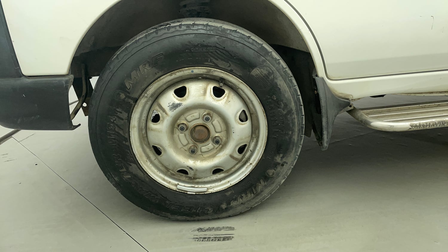 Used 2013 Maruti Suzuki Eeco 5 STR WITH A/C+HTR Petrol Manual tyres LEFT FRONT TYRE RIM VIEW