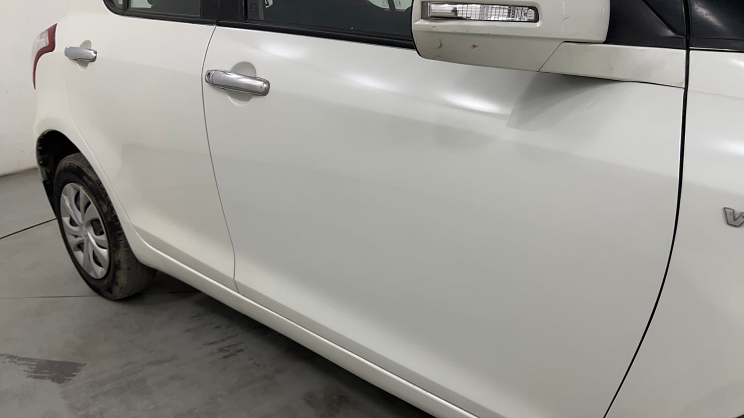 Used 2017 Maruti Suzuki Swift VXi Petrol Manual dents MINOR DENT