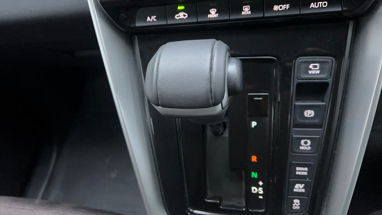 Used 2023 Toyota Innova Hycross VX Hybrid 7 STR Hybrid Automatic interior GEAR  KNOB VIEW