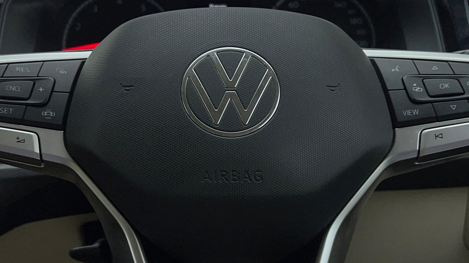 Used 2022 Volkswagen Virtus Highline 1.0 TSI AT Petrol Automatic top_features Airbags