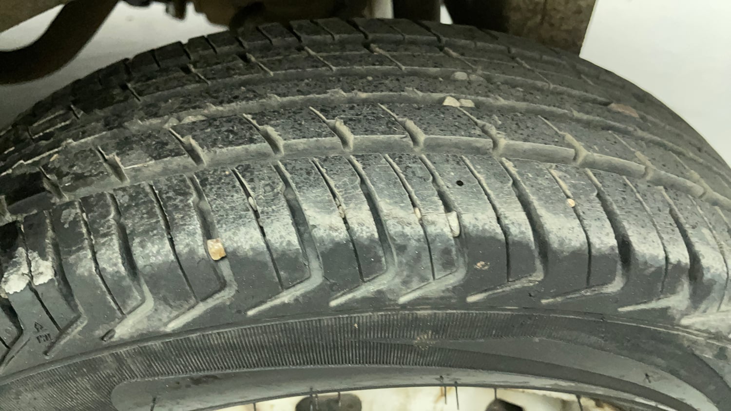 Used 2013 Maruti Suzuki Eeco 5 STR WITH A/C+HTR Petrol Manual tyres LEFT REAR TYRE TREAD VIEW