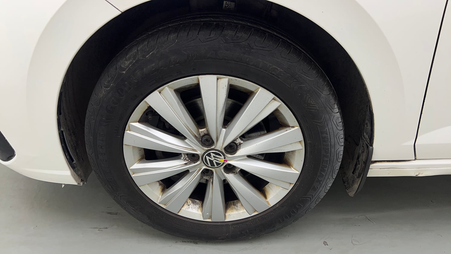 Used 2022 Volkswagen Virtus Highline 1.0 TSI AT Petrol Automatic tyres LEFT FRONT TYRE RIM VIEW