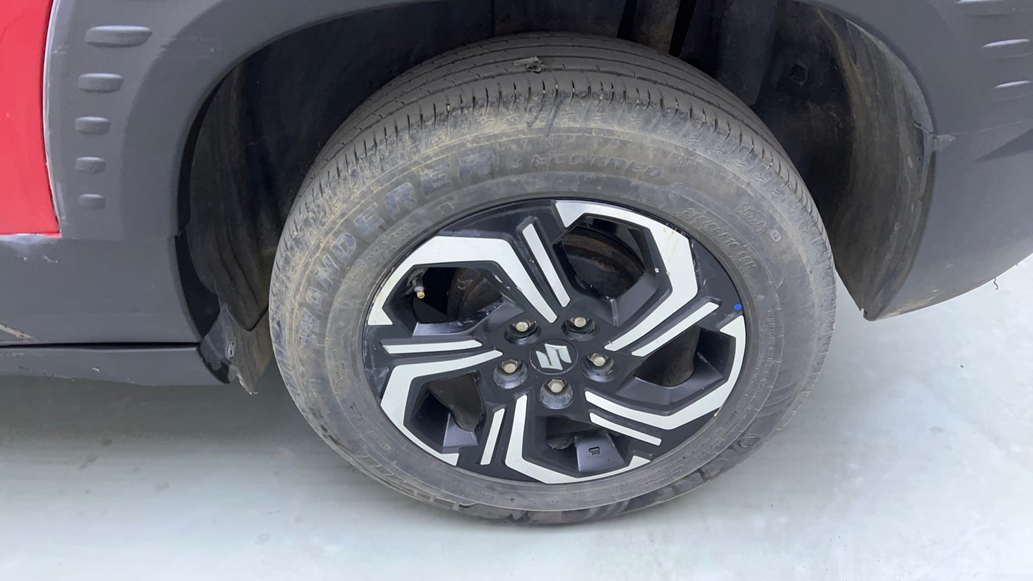 Used 2023 Maruti Suzuki Brezza Zxi Plus Dual Tone Petrol Manual tyres LEFT REAR TYRE RIM VIEW