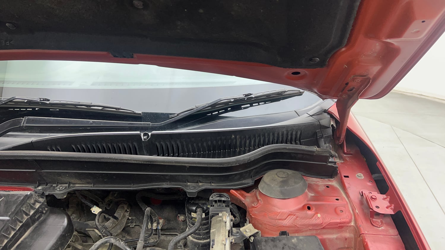 Used 2017 Maruti Suzuki Vitara Brezza VDi (O) Diesel Manual engine ENGINE LEFT SIDE HINGE & APRON VIEW