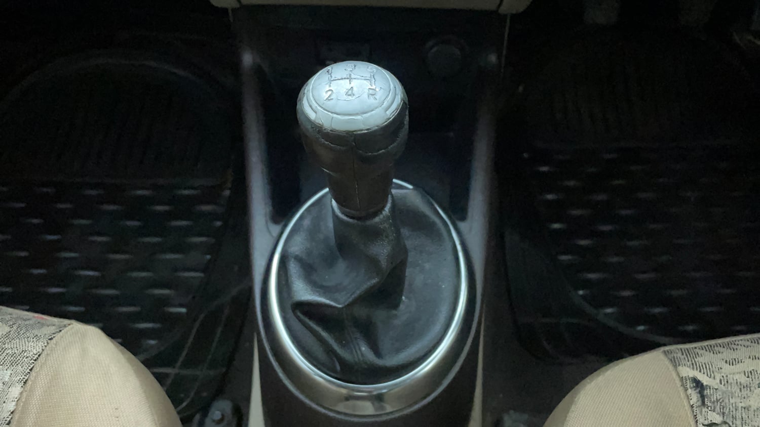 Used 2012 Hyundai i20 Sportz 1.2 BS-IV Petrol Manual interior GEAR  KNOB VIEW