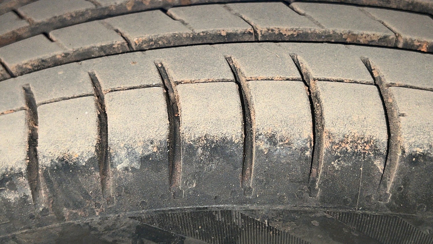 Used 2015 Hyundai Xcent Base 1.2 Petrol Manual tyres LEFT FRONT TYRE TREAD VIEW