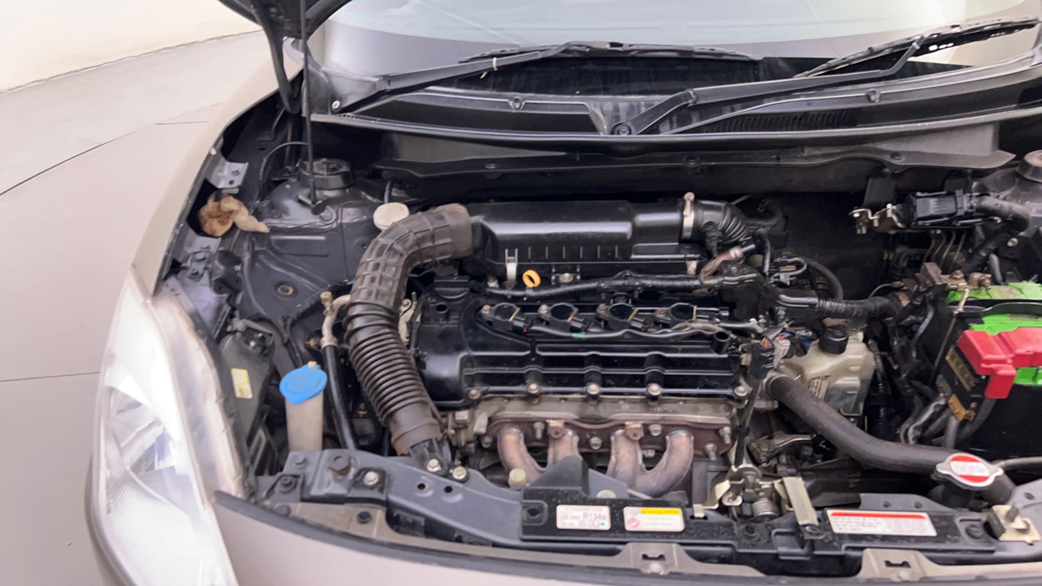 Used 2018 Maruti Suzuki Swift ZXi AMT Petrol Automatic engine ENGINE RIGHT SIDE HINGE & APRON VIEW