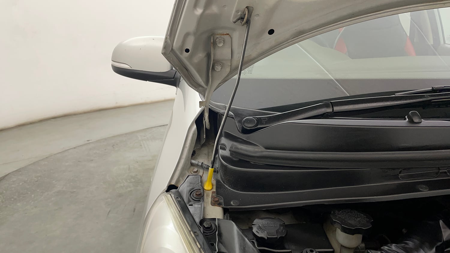 Used 2012 Hyundai i10 Magna 1.2 Kappa2 Petrol Manual engine ENGINE RIGHT SIDE HINGE & APRON VIEW