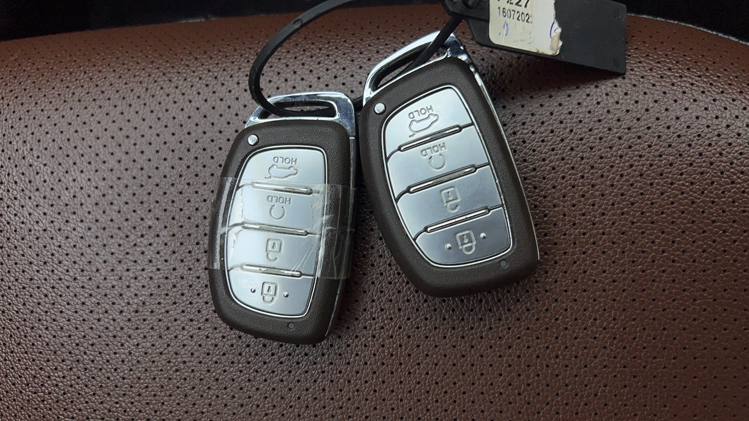 Used 2022 Hyundai Alcazar Signature (O) 6 STR 2.0 Petrol AT Petrol Automatic extra CAR KEY VIEW