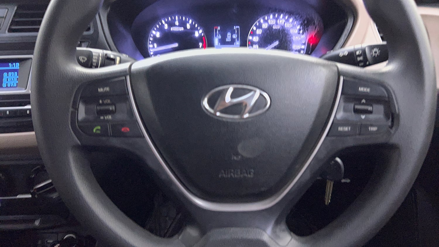 Used 2016 Hyundai Elite i20 Magna 1.2 Petrol Manual top_features Airbags