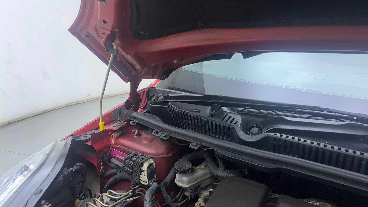 Used 2018 Tata Nexon XZ Plus Diesel Diesel Manual engine ENGINE RIGHT SIDE HINGE & APRON VIEW