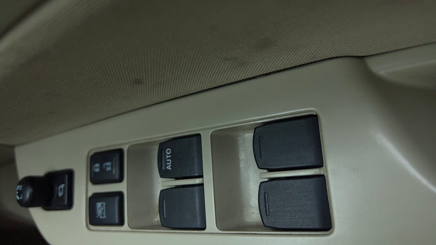 Used 2015 Maruti Suzuki Swift Dzire VXI Petrol Manual top_features Power windows
