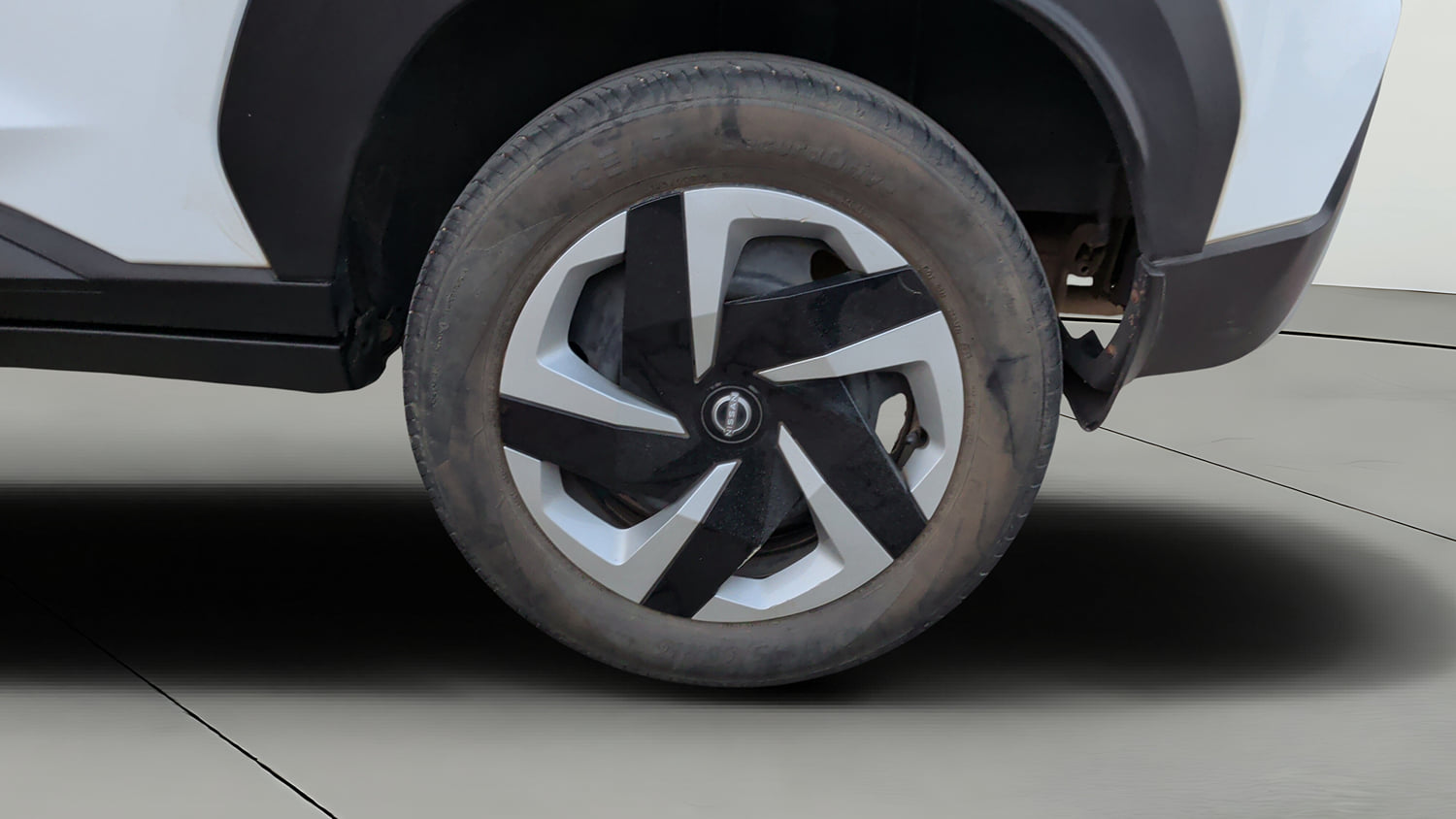 Used 2023 Nissan Magnite XL Petrol Manual tyres LEFT REAR TYRE RIM VIEW