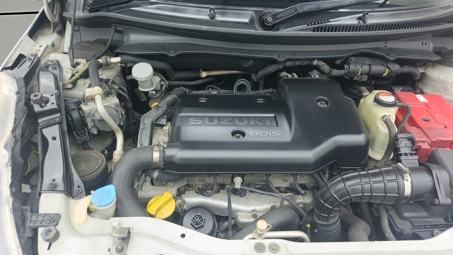 Used 2015 Maruti Suzuki Swift VDi Diesel Manual engine ENGINE RIGHT SIDE VIEW