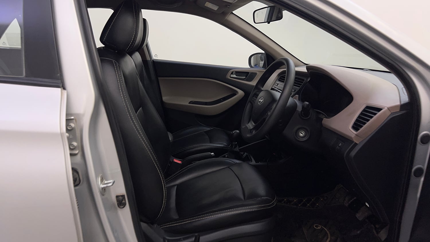 Used 2016 Hyundai Elite i20 Magna 1.2 Petrol Manual interior RIGHT SIDE FRONT DOOR CABIN VIEW