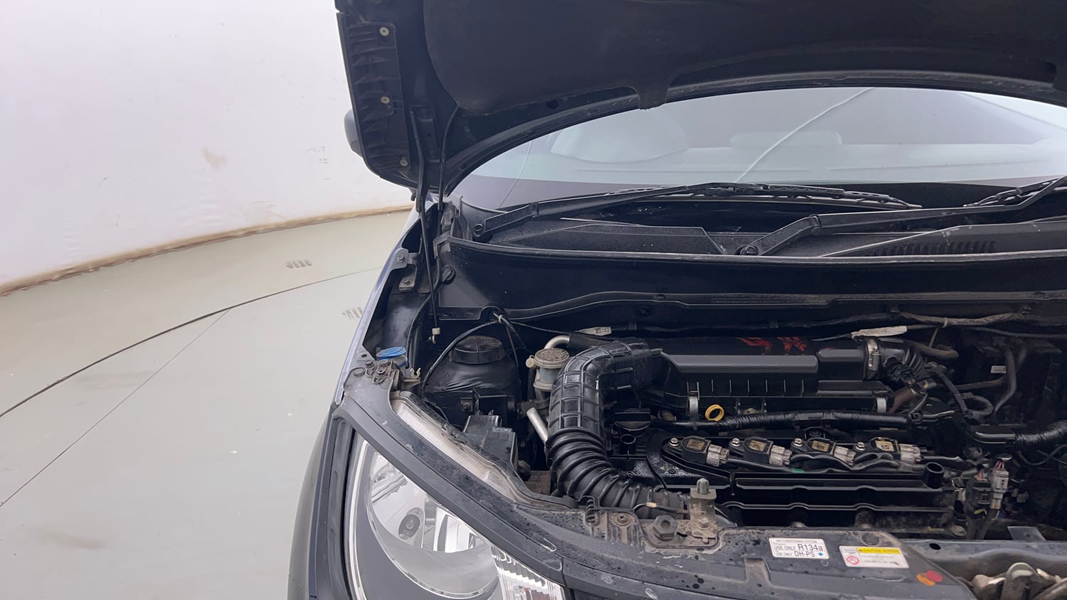 Used 2022 Maruti Suzuki Ignis Sigma 1.2 MT Petrol Manual engine ENGINE RIGHT SIDE HINGE & APRON VIEW