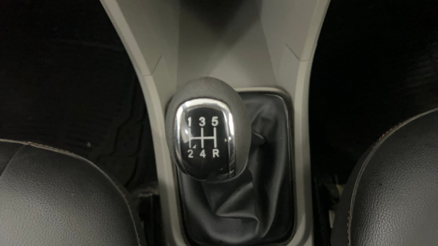 Used 2019 Tata Tiago Revotron XZ Plus Dual Tone Petrol Manual interior GEAR  KNOB VIEW