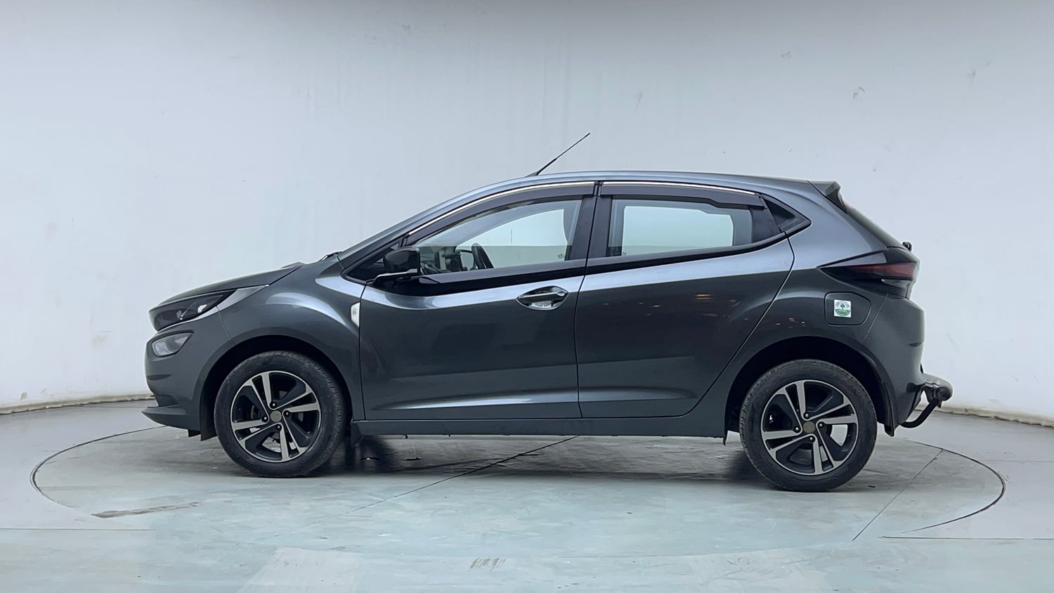 Used 2023 Tata Altroz XZ Petrol Petrol Manual exterior LEFT SIDE VIEW