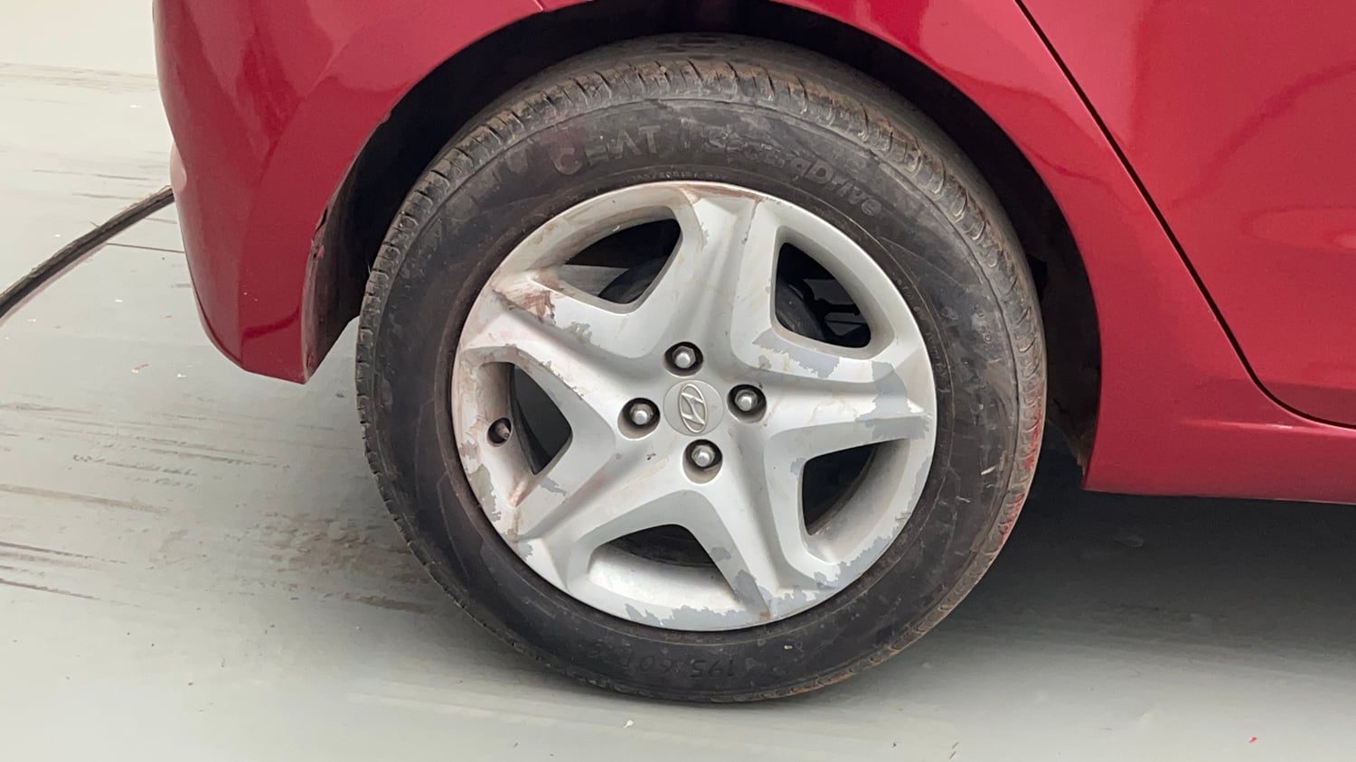 Used 2017 Hyundai Elite i20 Asta 1.2 Petrol Manual tyres RIGHT REAR TYRE RIM VIEW
