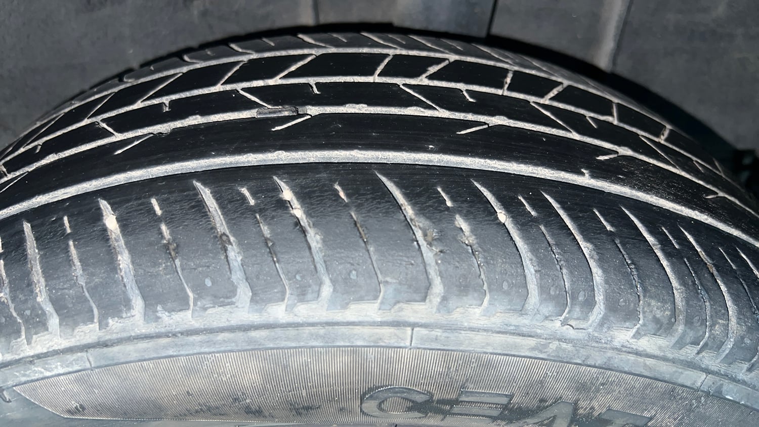 Used 2022 Renault Kiger RXT MT Petrol Manual tyres LEFT REAR TYRE TREAD VIEW