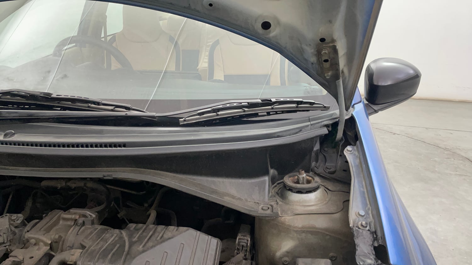 Used 2014 Honda Amaze 1.2 VX i-VTEC Petrol Manual engine ENGINE LEFT SIDE HINGE & APRON VIEW