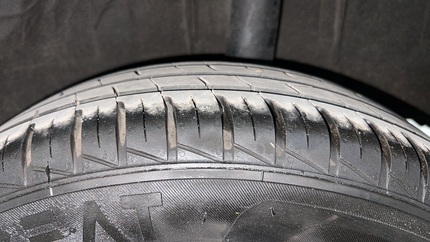 Used 2024 Renault Kwid RXL(O) 1.0L AMT Petrol Automatic tyres LEFT REAR TYRE TREAD VIEW