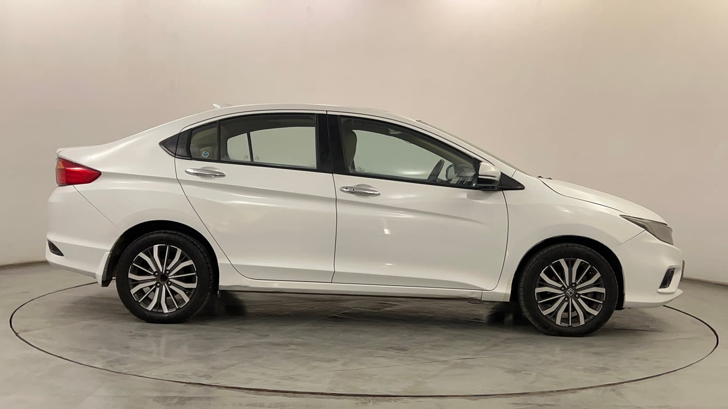 Used 2018 Honda City VX CVT Petrol Petrol Automatic exterior RIGHT SIDE VIEW