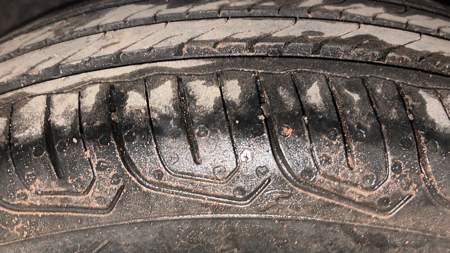 Used 2017 Honda Amaze 1.2 S i-VTEC Opt Petrol Manual tyres RIGHT REAR TYRE TREAD VIEW