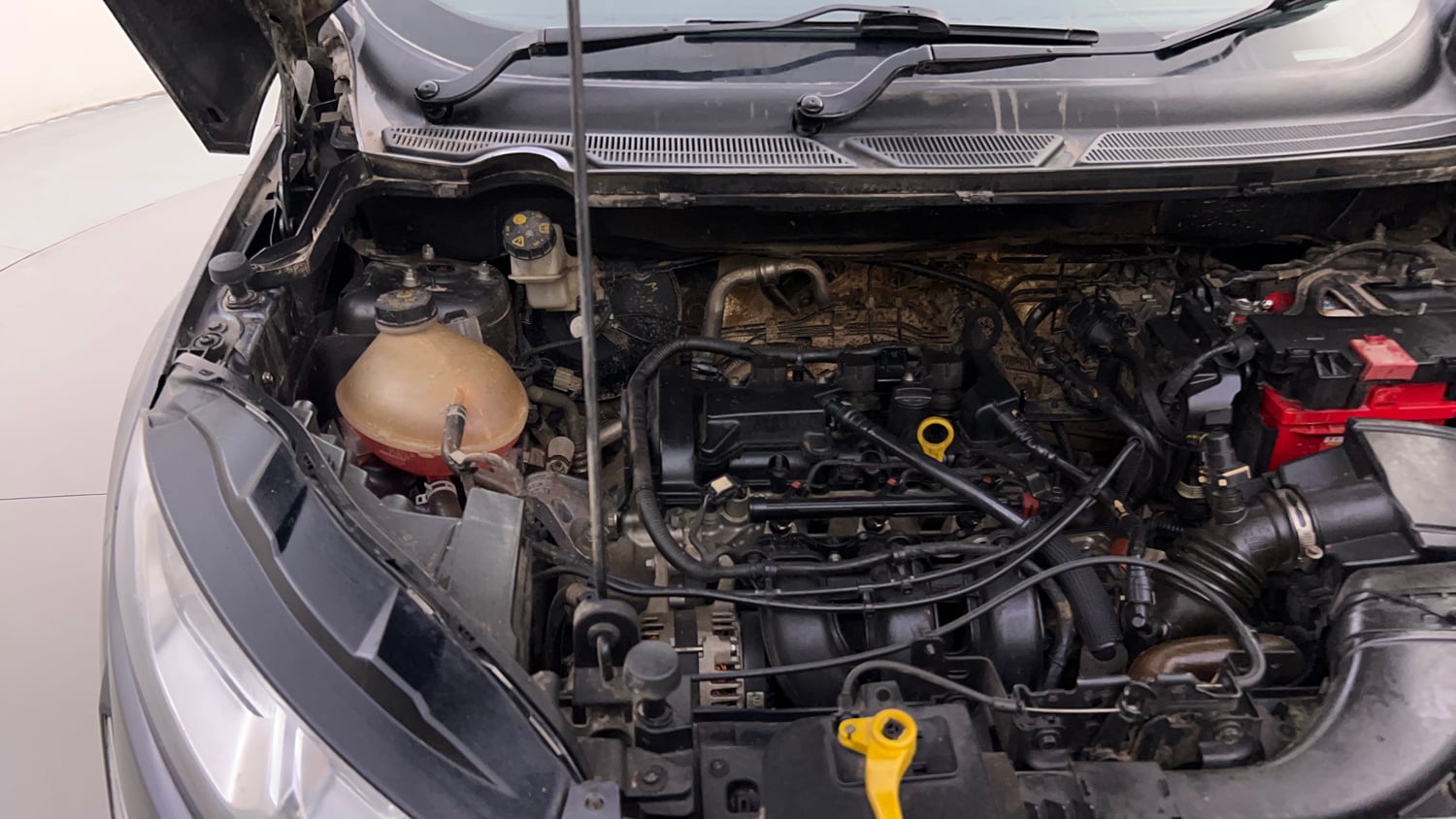 Used 2018 Ford EcoSport Trend + 1.5L Ti-VCT AT Petrol Automatic engine ENGINE RIGHT SIDE HINGE & APRON VIEW