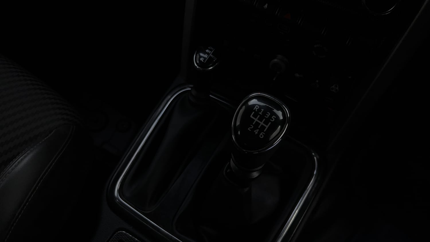 Used 2021 mahindra Thar LX Hard Top Petrol MT 4WD Petrol Manual interior GEAR  KNOB VIEW