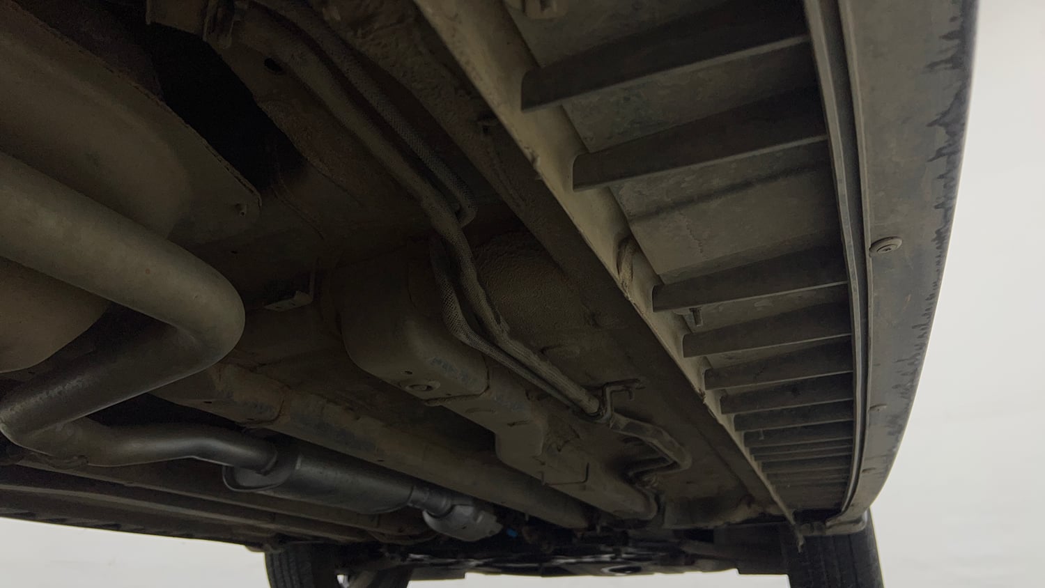 Used 2022 Hyundai Alcazar Signature (O) 6 STR 2.0 Petrol AT Petrol Automatic extra REAR RIGHT UNDERBODY VIEW