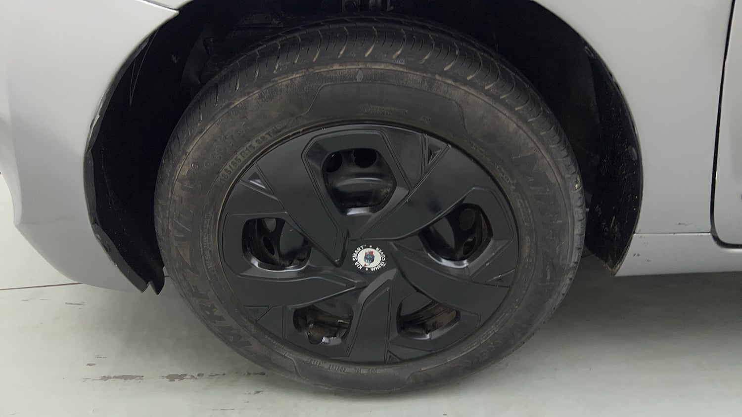 Used 2016 Maruti Suzuki Baleno Delta 1.2 Petrol Manual tyres LEFT FRONT TYRE RIM VIEW
