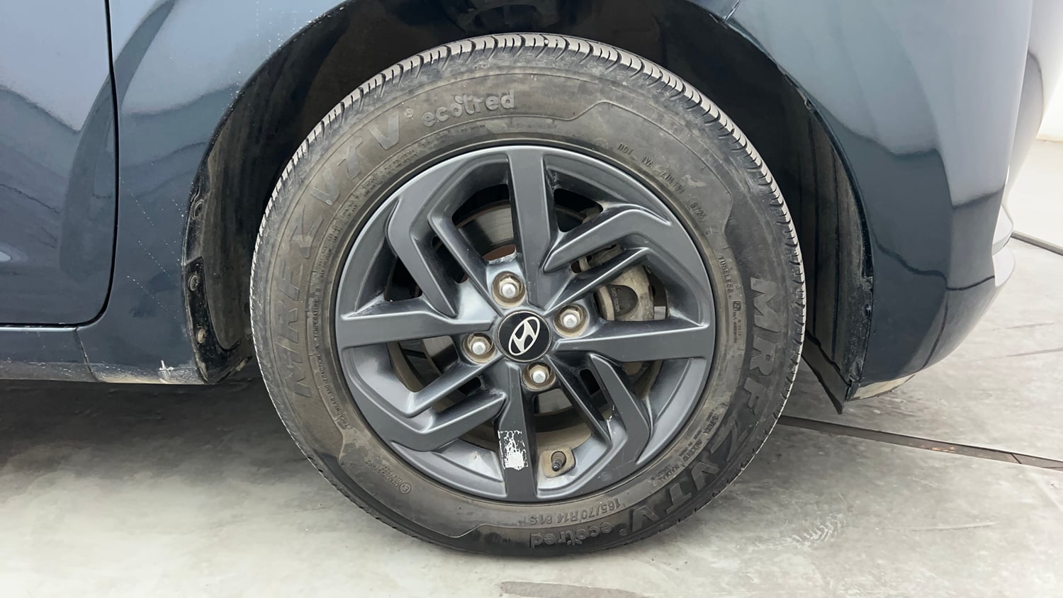 Used 2022 Hyundai Grand i10 Nios Sportz AMT 1.2 CRDi Diesel Automatic tyres RIGHT FRONT TYRE RIM VIEW