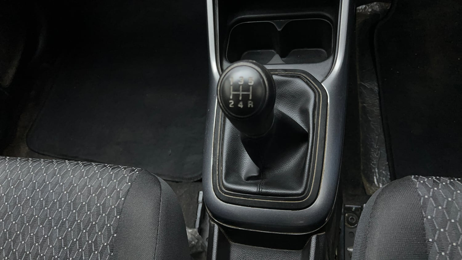 Used 2023 Maruti Suzuki Ignis Sigma 1.2 MT Petrol Manual interior GEAR  KNOB VIEW