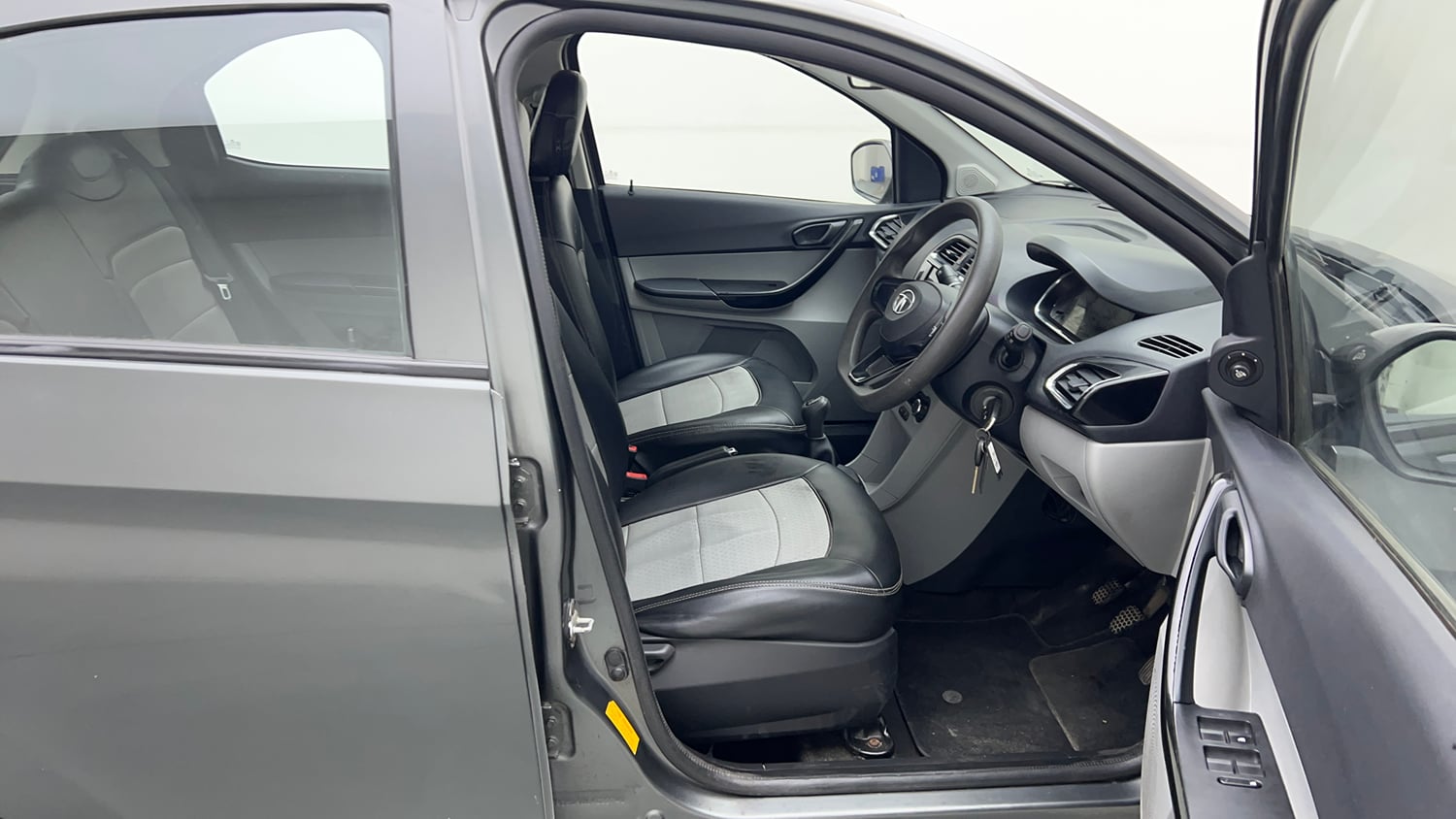 Used 2020 Tata Tiago XT Petrol Manual interior RIGHT SIDE FRONT DOOR CABIN VIEW