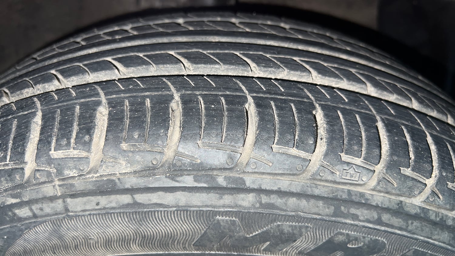 Used 2013 Hyundai Grand i10 Sportz 1.2 Kappa VTVT Petrol Manual tyres RIGHT FRONT TYRE TREAD VIEW