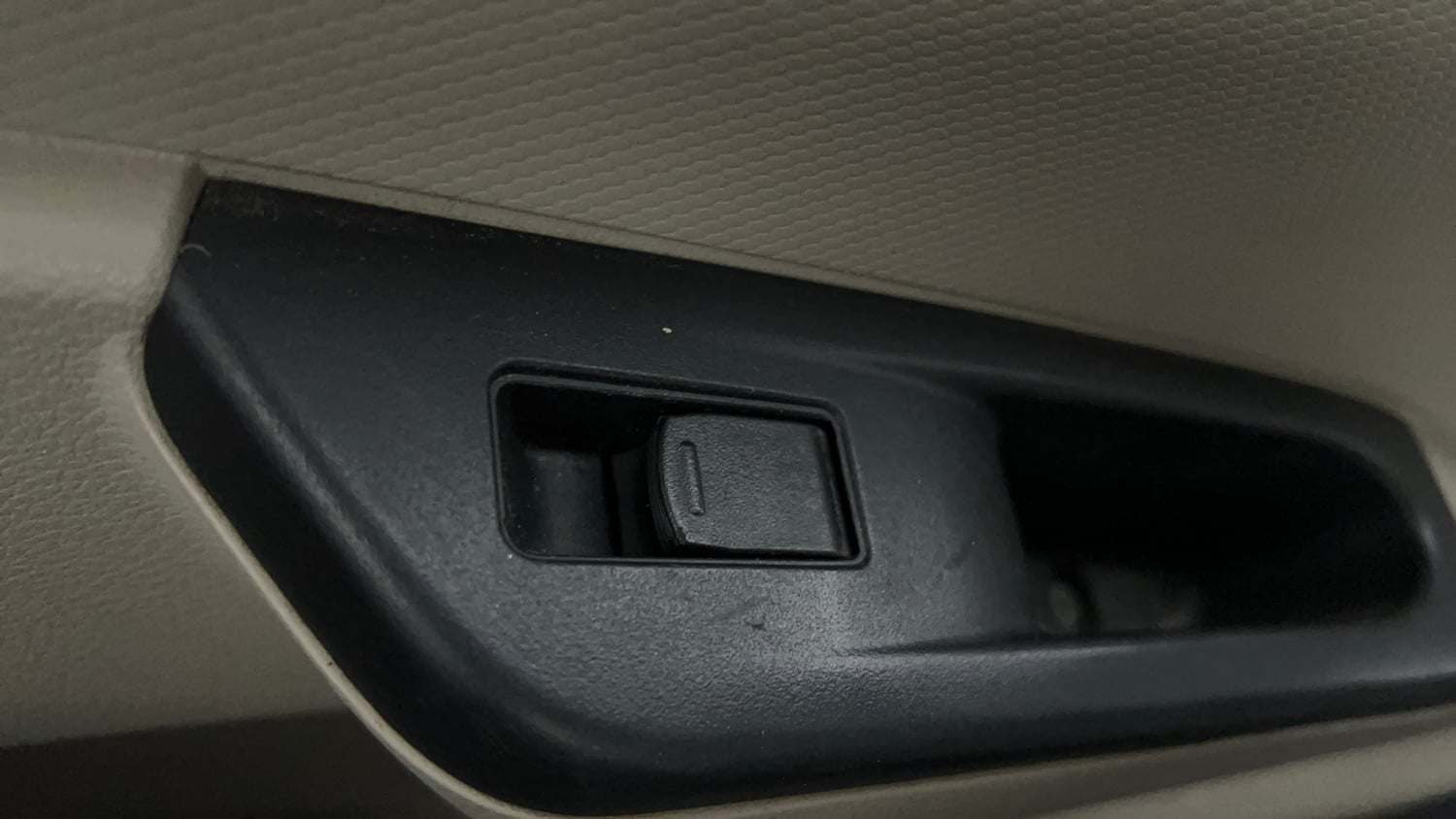 Used 2018 Maruti Suzuki Celerio VXi AMT Petrol Automatic top_features Rear power window