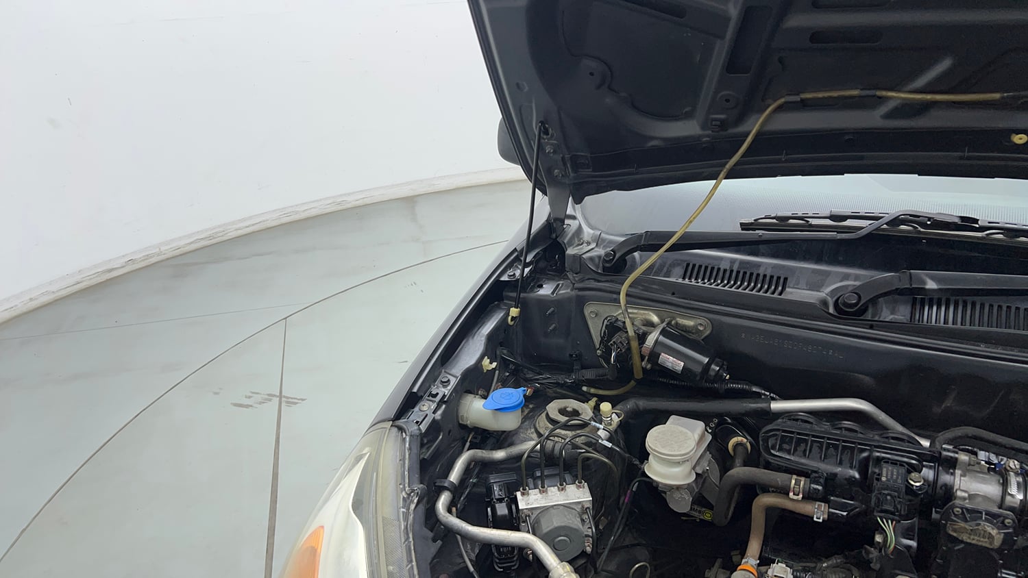 Used 2020 Maruti Suzuki Alto 800 LXi Petrol Manual engine ENGINE RIGHT SIDE HINGE & APRON VIEW